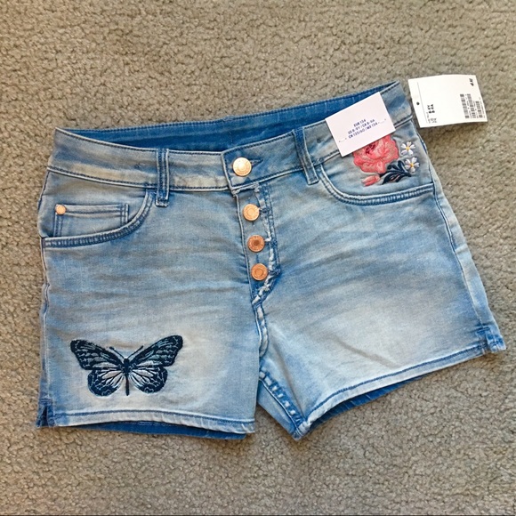 H&M Other - Embroidered denim shorts 🦋🌹